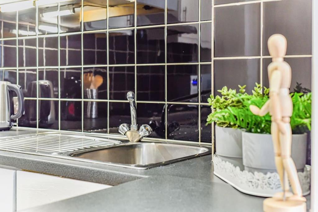 Knightsbridge Stylish Two Bedroom Apartment London Bagian luar foto